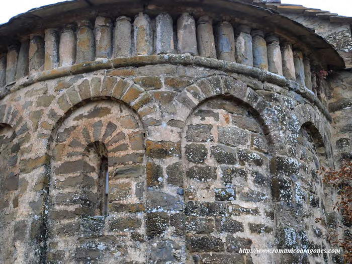 DETALLE DEL FRISO DE BAQUETONES
